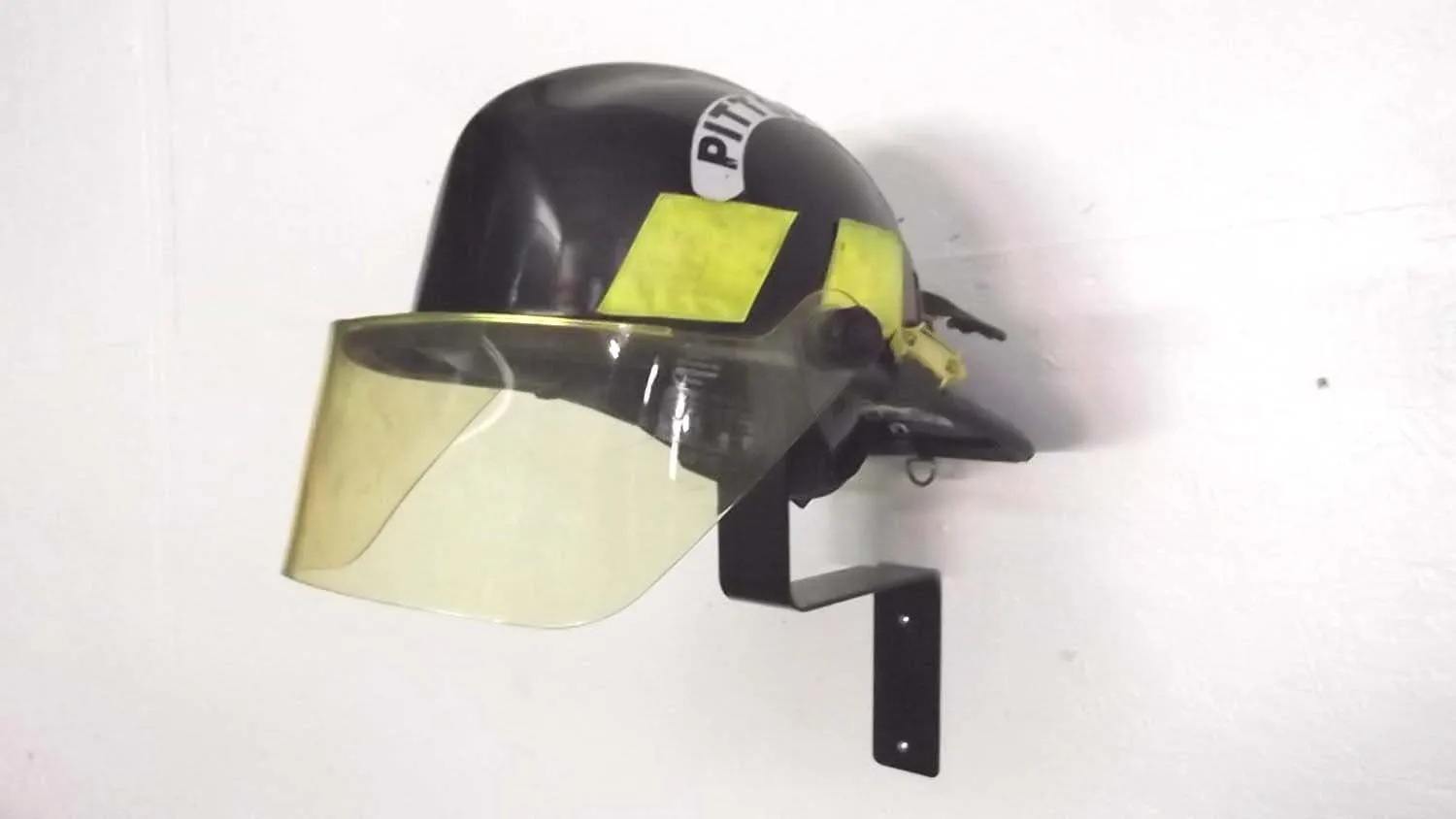 Firefighter Helmet Wall Mount – Heavy-Duty 2 lbs Storage Rack for Gear, Display & Organization