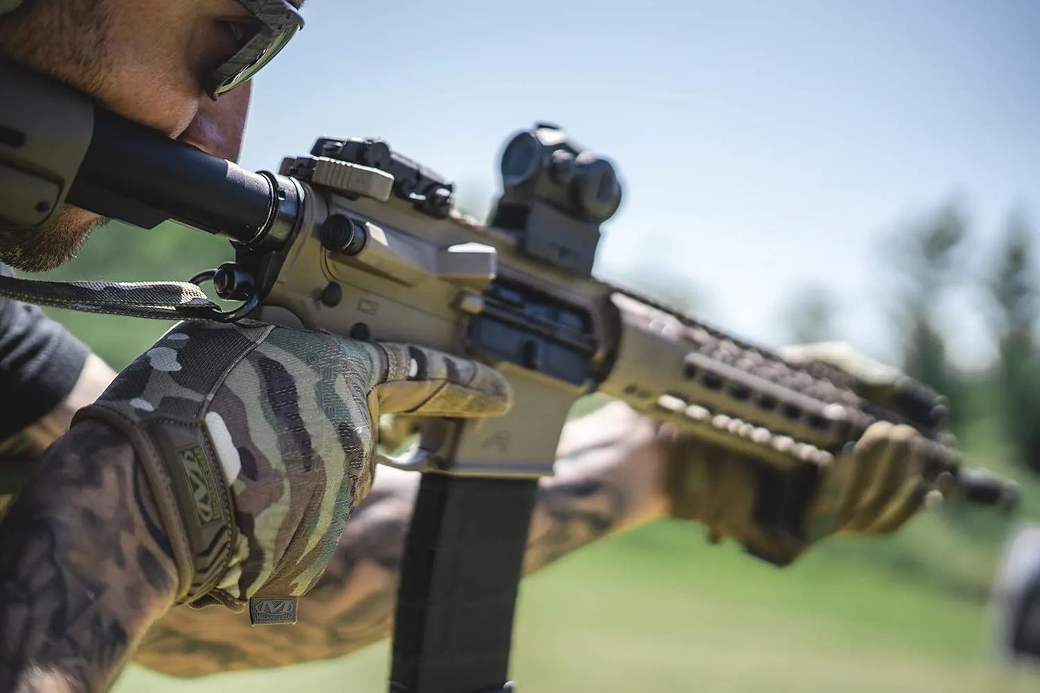 Mechanix Wear: The Original Tactical Work Gloves with Secure Fit, Flexible Grip for Multi-Purpose Use, Durable Touchscreen Safety Gloves for Men (Camouflage - MultiCam, Large)