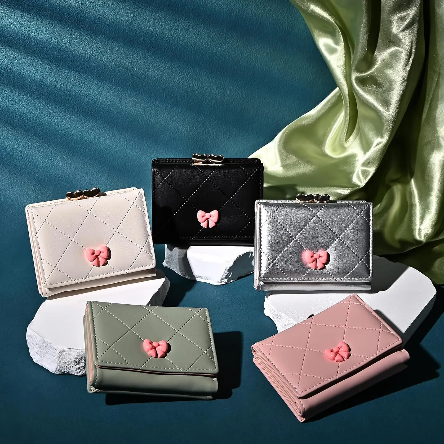 Wallet Women, Cute Small Coquette Bow Trifold Wallets Woman, Heart Shaped Kiss-lock Business Credit Card Coin Holder Purse Pocket for Cash Key Change (Green)